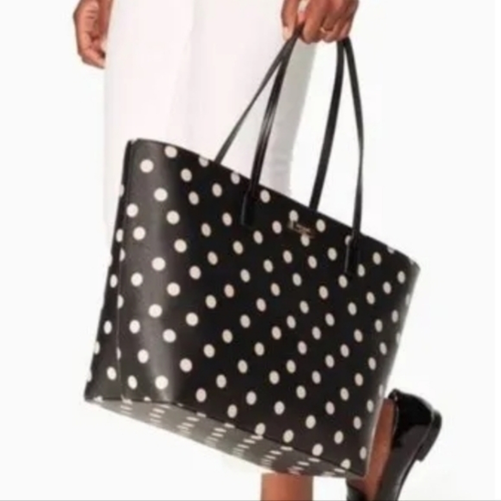 Elite Ebony & Ivory Kate Spade Tote!.